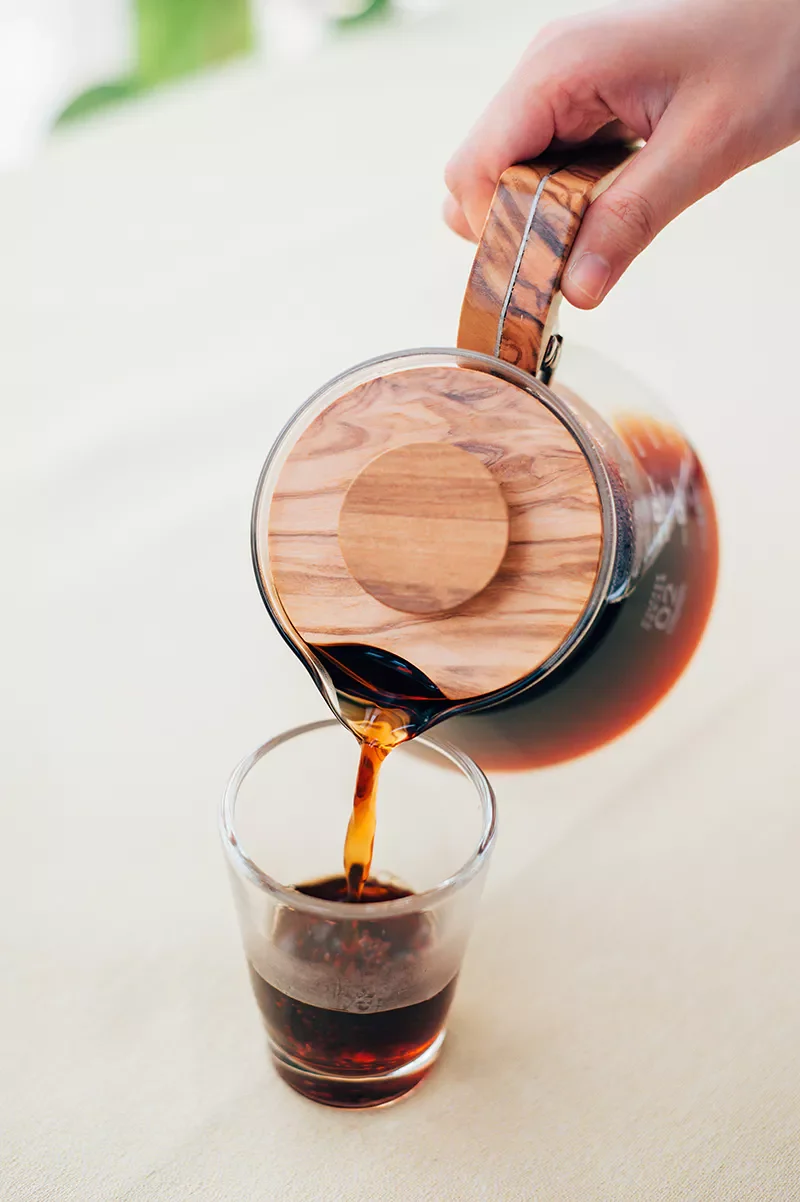 Carafe en bois d'olivier HARIO 600ml