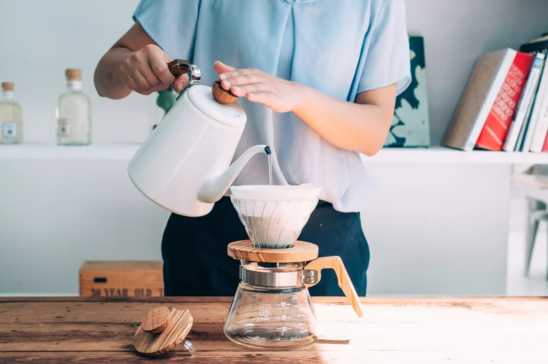 Dripper V60 HARIO en verre col en bois d'olivier 1/4 tasses