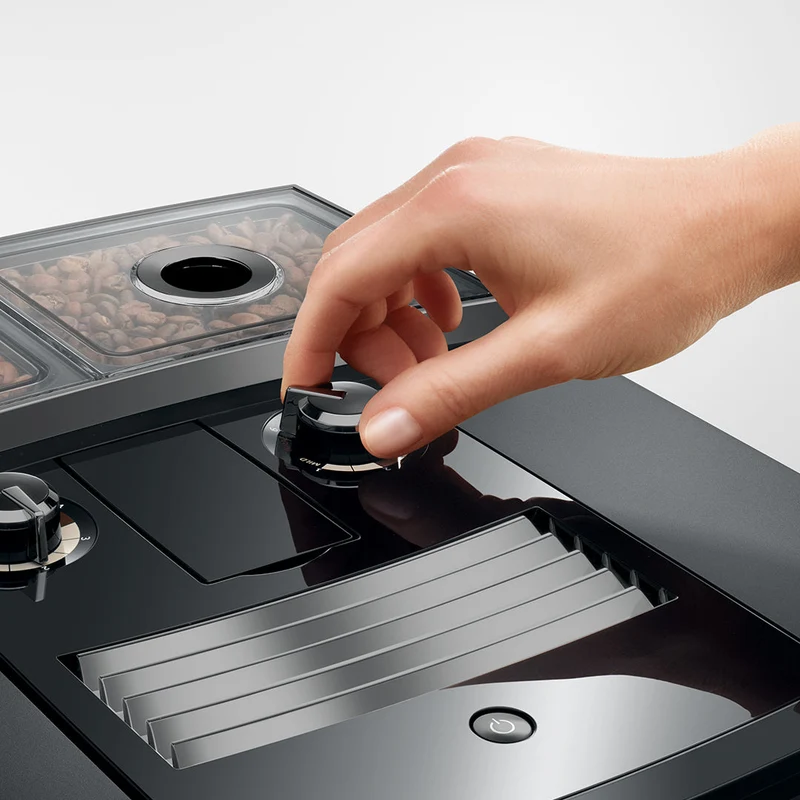 JURA J10 Twin : machine à café automatique à deux broyeurs, Cold Brew et écran tactile Panorama Coffee Panel
