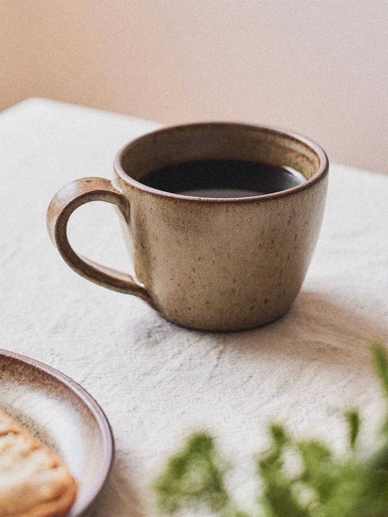 KINTO TERRA : mug artisanal en grès beige, fait main au Japon, 300 ml