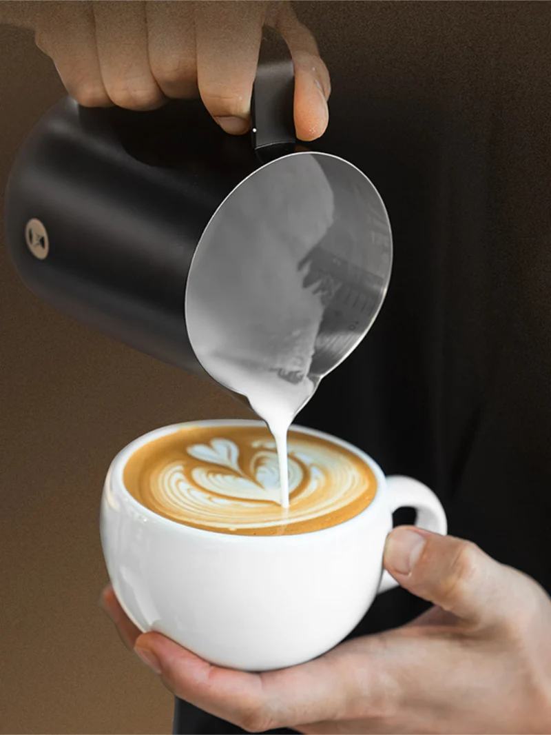 Timemore Rosetta — pichet à lait 700 ml, bec effilé, repère de remplissage laser