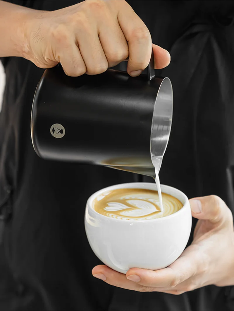 Timemore Rosetta — pichet à lait 700 ml, bec effilé, repère de remplissage laser