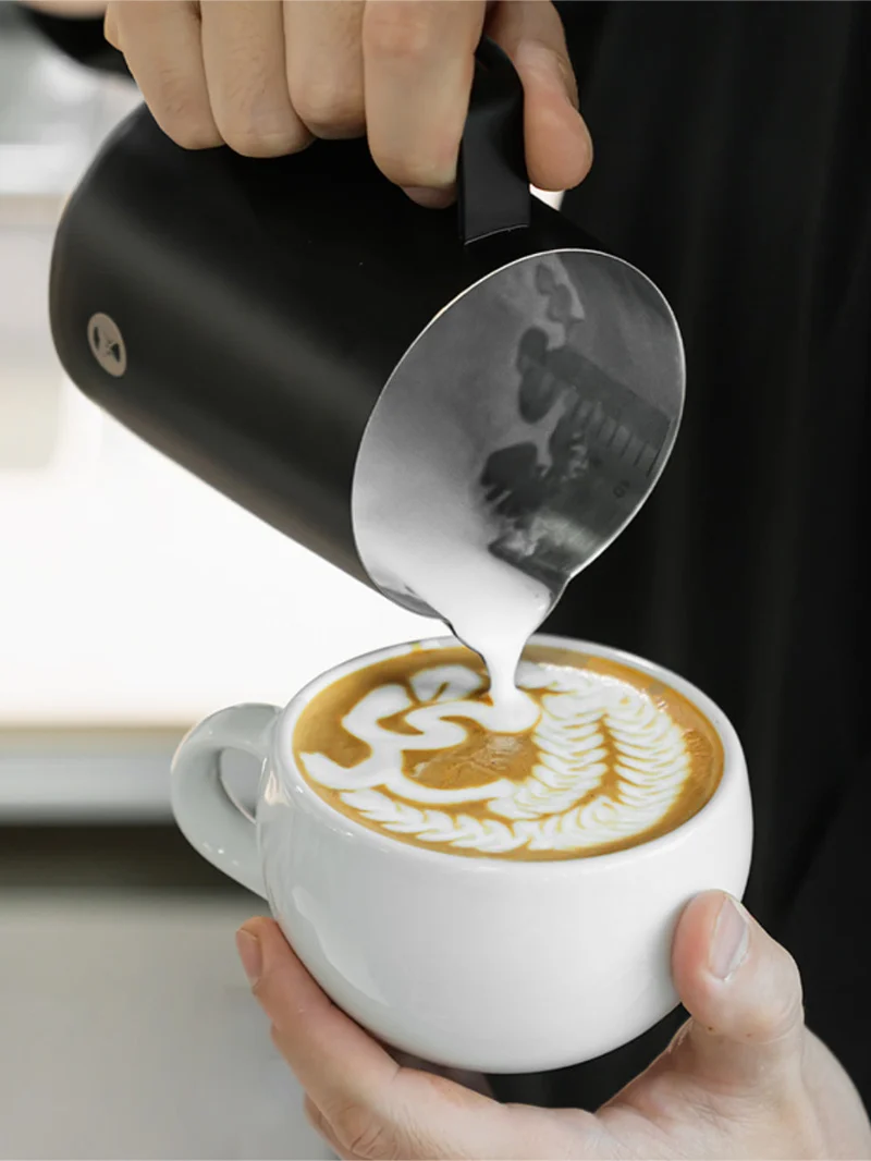 Timemore Rosetta — pichet à lait 700 ml, bec effilé, repère de remplissage laser