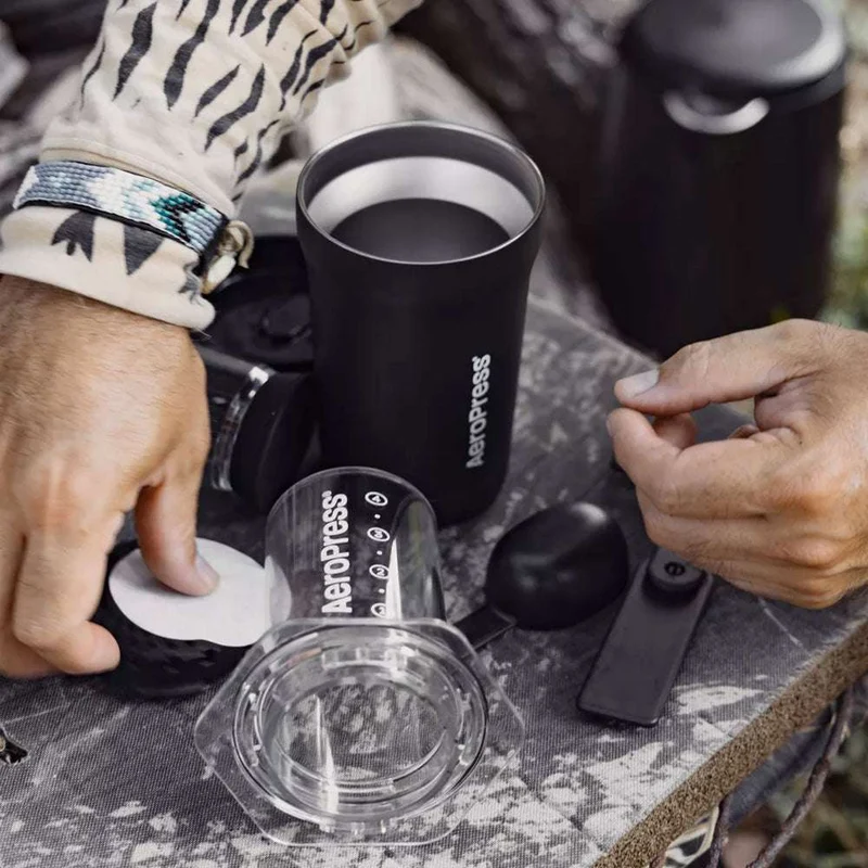 Cafetière Aeropress Go Plus Noir - 1 à 2 Tasses + Filtres et Mug | Aeropress