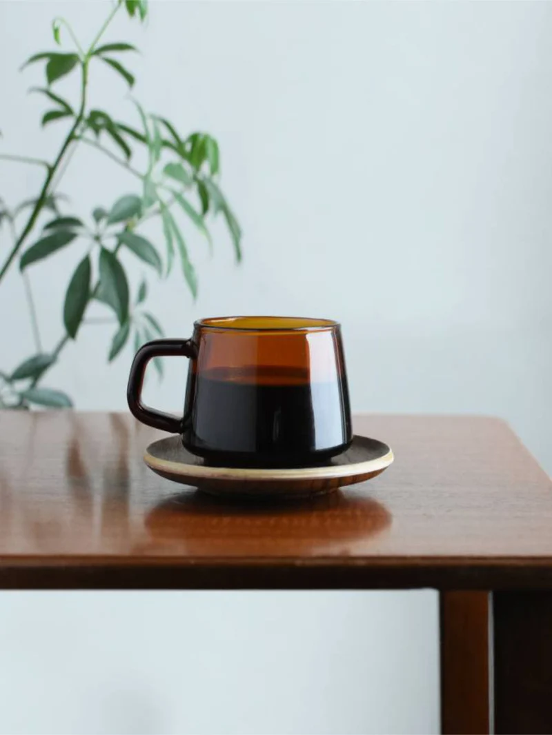 KINTO SEPIA : tasse et mug en verre ambré, 270 ml et 340 ml