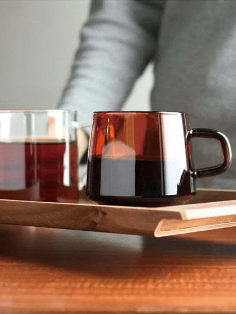 KINTO SEPIA : tasse et mug en verre ambré, 270 ml et 340 ml