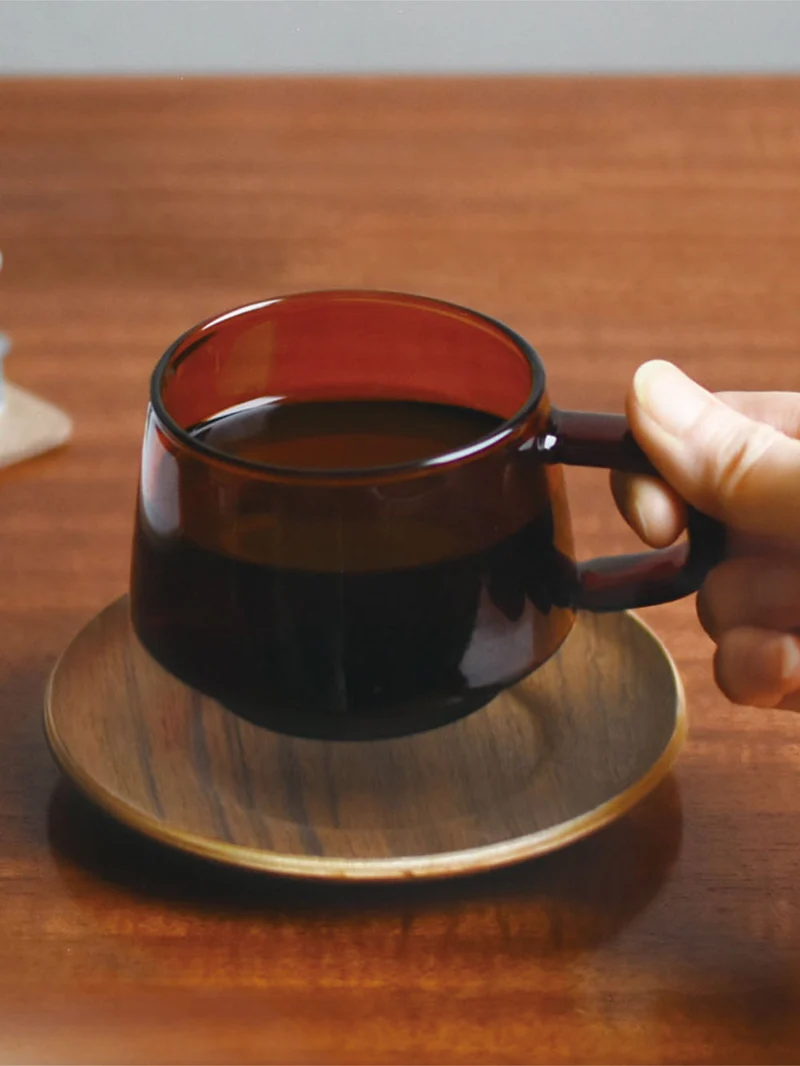 KINTO SEPIA : tasse et mug en verre ambré, 270 ml et 340 ml