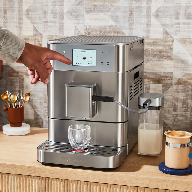 KitchenAid KF7 : machine à espresso super-automatique, moulin intégré, plus de 20 boissons