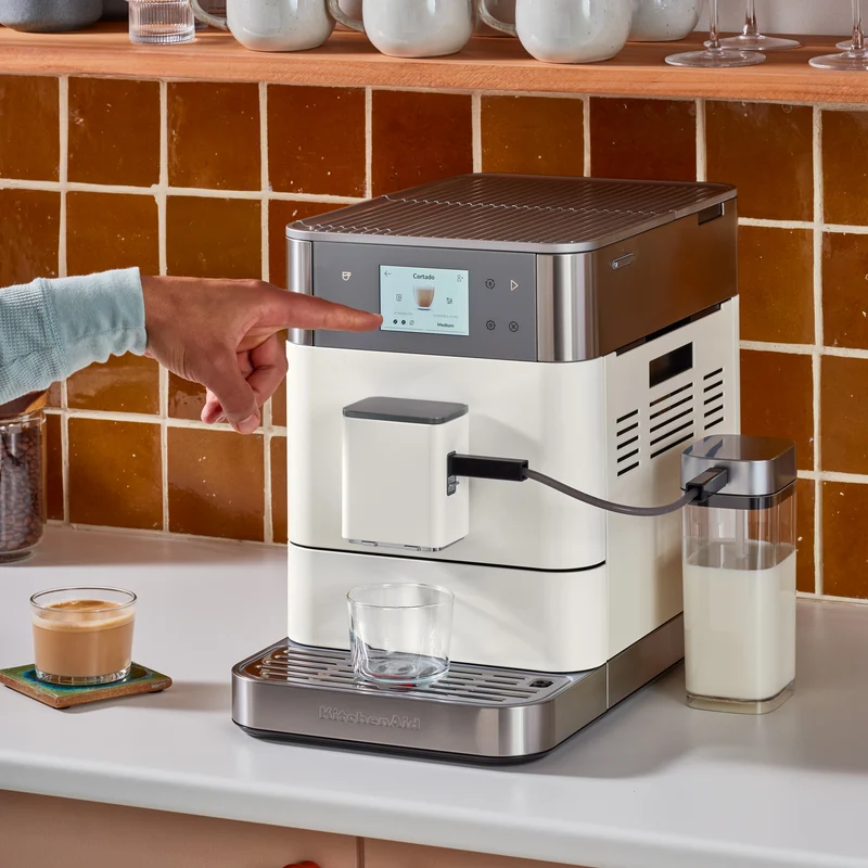 KitchenAid KF7 : machine à espresso super-automatique, moulin intégré, plus de 20 boissons