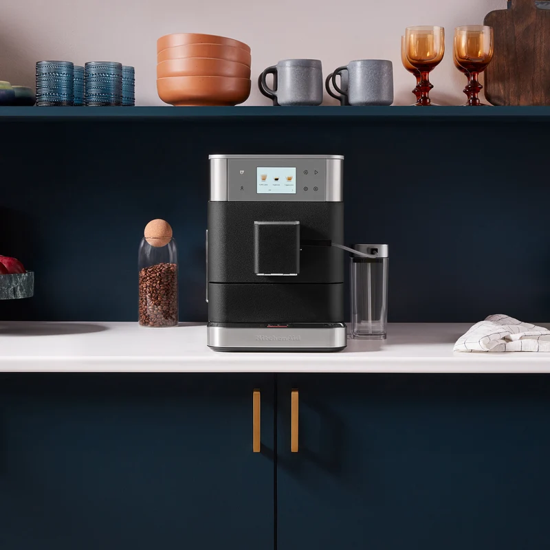 KitchenAid KF7 : machine à espresso super-automatique, moulin intégré, plus de 20 boissons