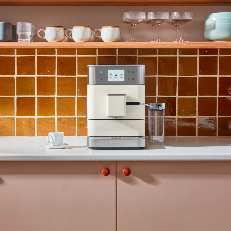 KitchenAid KF7 : machine à espresso super-automatique, moulin intégré, plus de 20 boissons