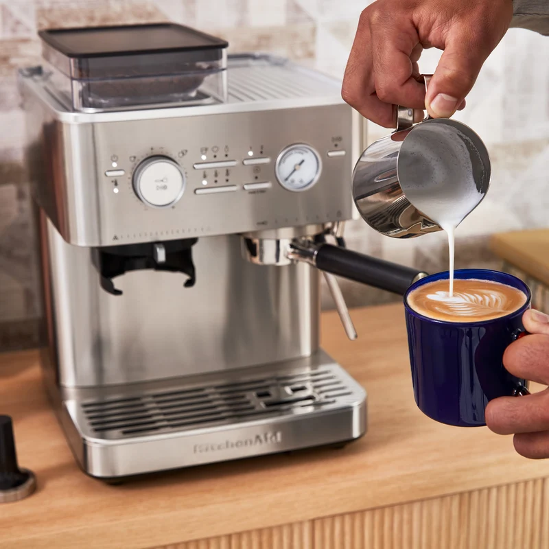 KitchenAid KES6551 — Machine à espresso semi-automatique avec moulin intégré, porte-filtre 58 mm, acier inoxydable