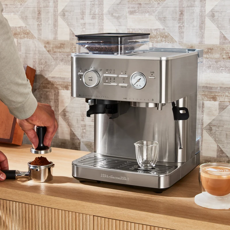 KitchenAid KES6551 — Machine à espresso semi-automatique avec moulin intégré, porte-filtre 58 mm, acier inoxydable