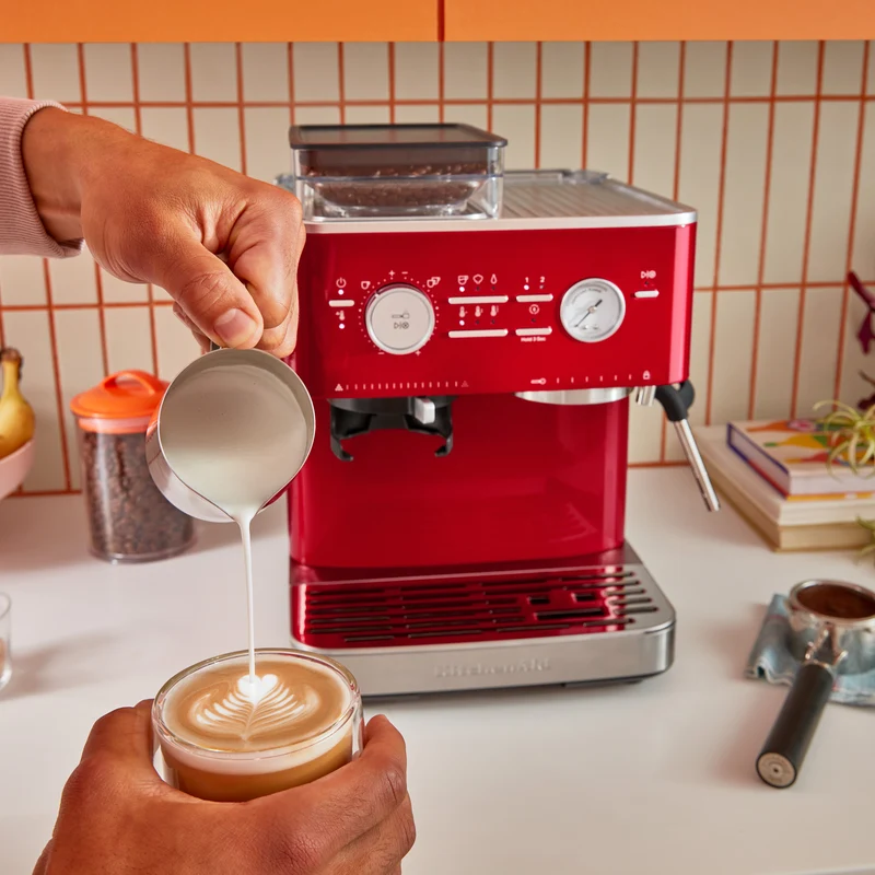KitchenAid KES6551 — Machine à espresso semi-automatique avec moulin intégré, porte-filtre 58 mm, acier inoxydable