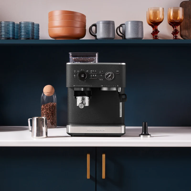 KitchenAid KES6551 — Machine à espresso semi-automatique avec moulin intégré, porte-filtre 58 mm, acier inoxydable