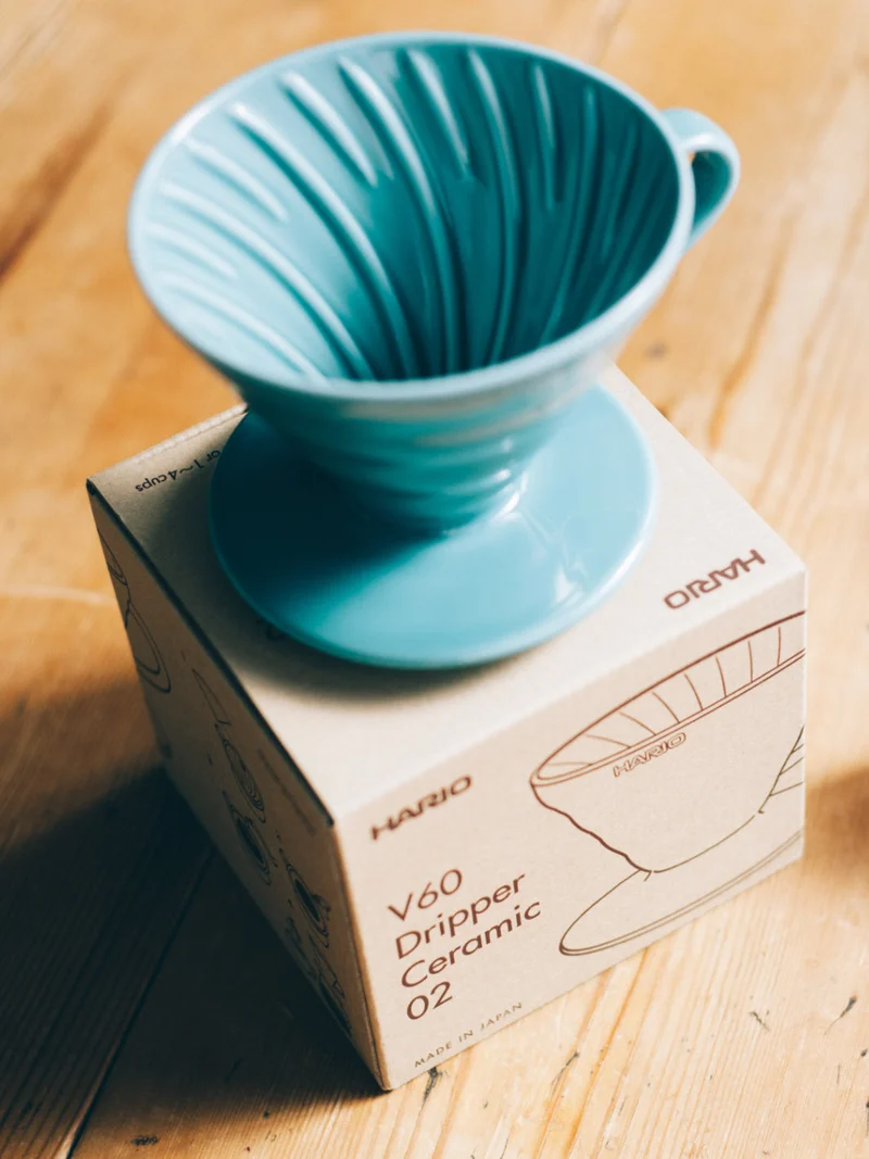 Hario V60-02 : infuseur à café en céramique, cône à 60°, 1 à 4 tasses