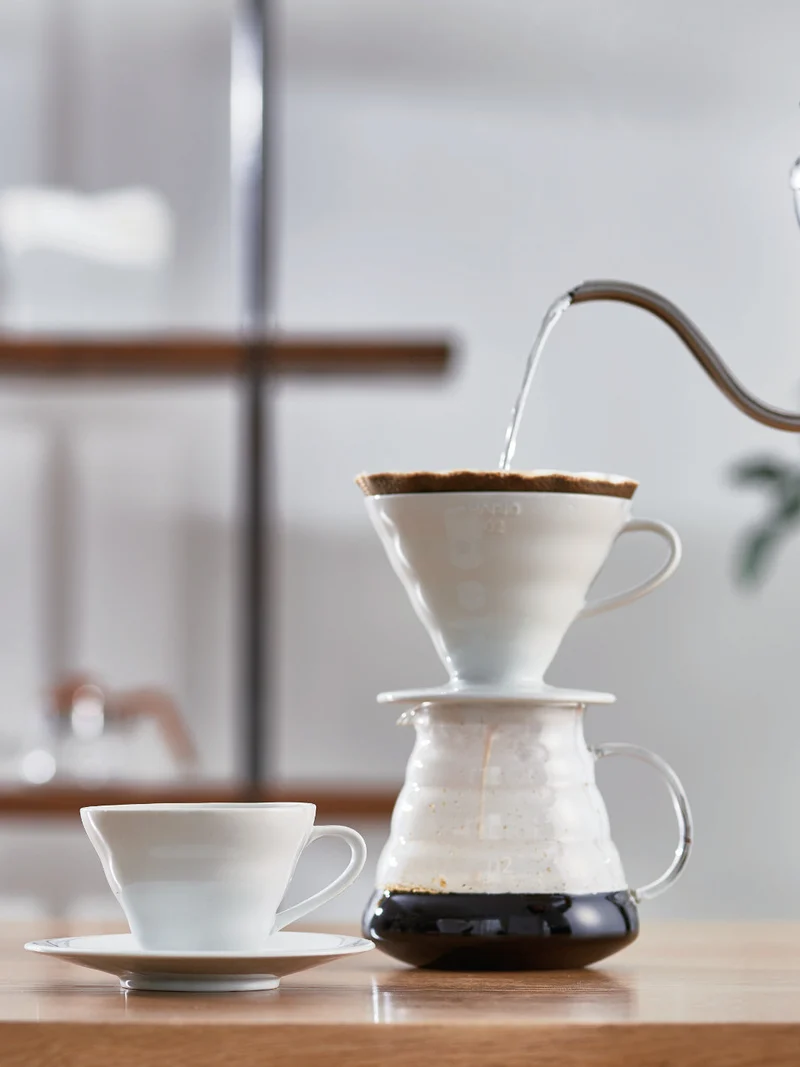 Hario V60-02 : infuseur à café en céramique, cône à 60°, 1 à 4 tasses