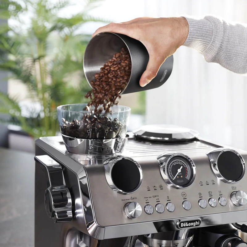 DeLonghi - Machine à espresso semi-automatique La Specialista Maestro Evo (avec Cold Brew)