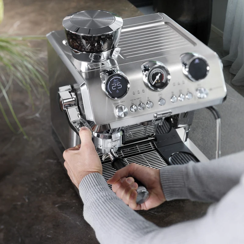 DeLonghi - Machine à espresso semi-automatique La Specialista Maestro Evo (avec Cold Brew)