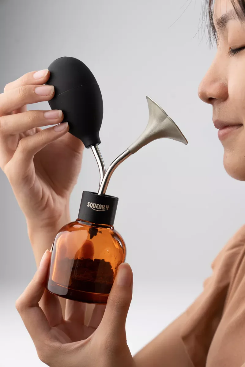 SQUEAKY - Poire à senteurs Hom Flower Chubby