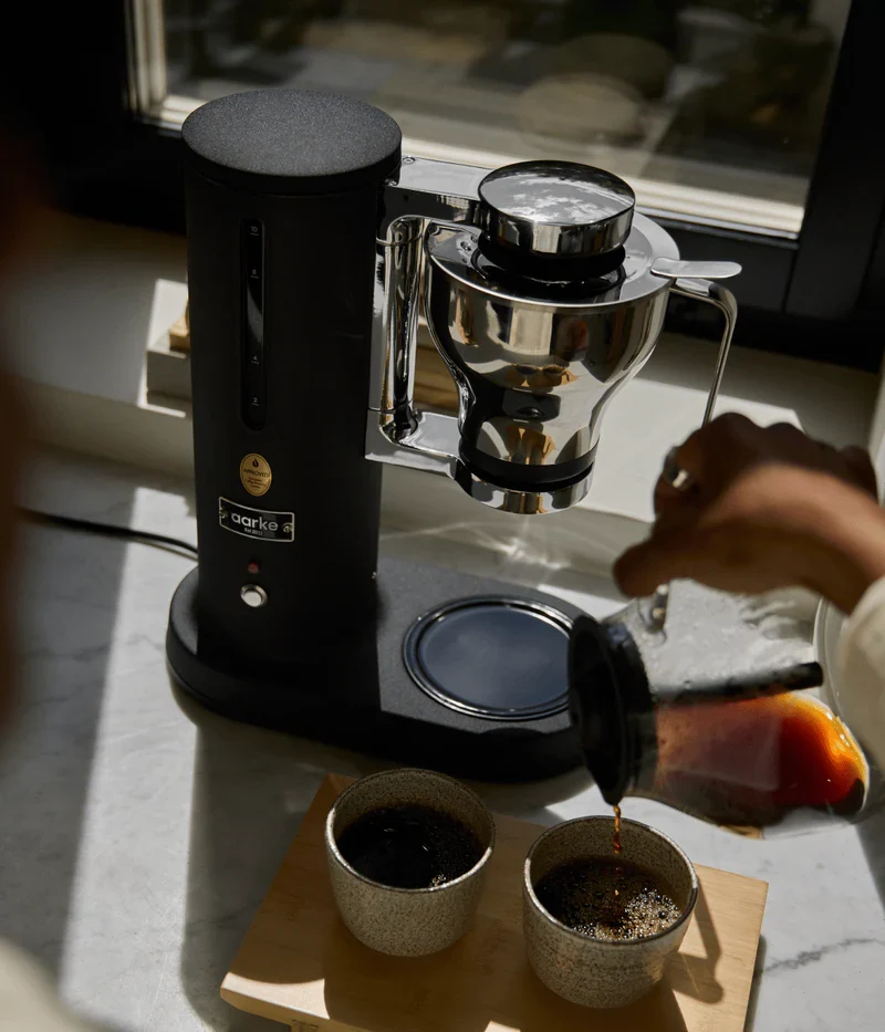 Aarke - Cafetière électrique + 1 sachet de café d'exception + 1 boite de filtre n°4
