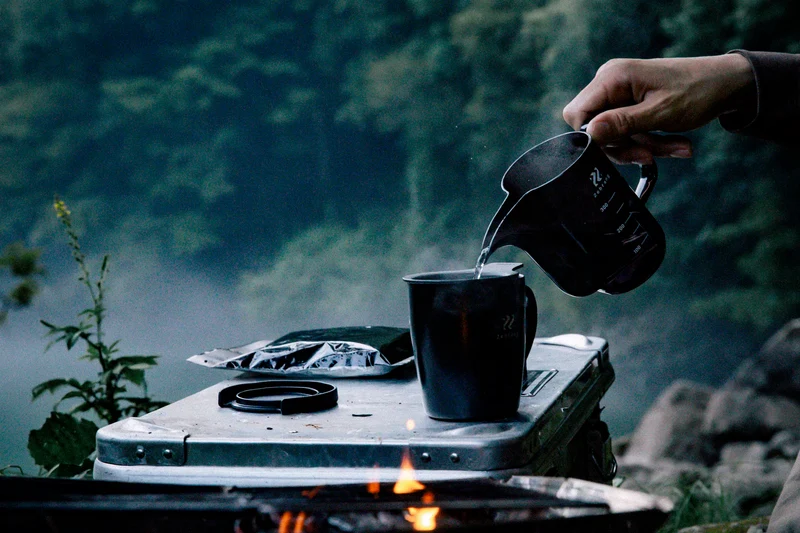 Hario - Carafe verseuse graduée Zebrang Noir