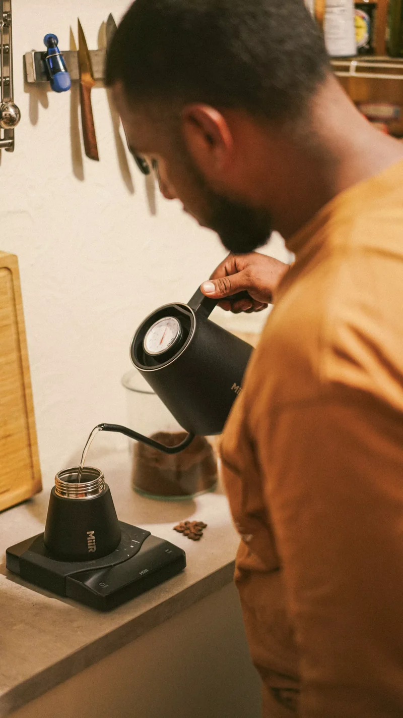 Miir - Cafetière Italienne induction 6 tasses noir