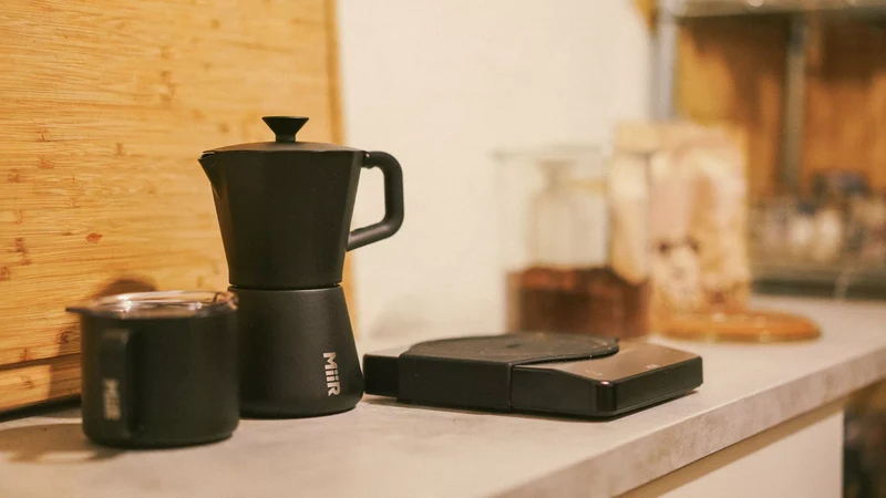 Miir - Cafetière Italienne induction 6 tasses noir