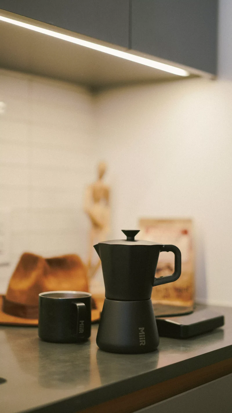 Miir - Cafetière Italienne induction 6 tasses noir