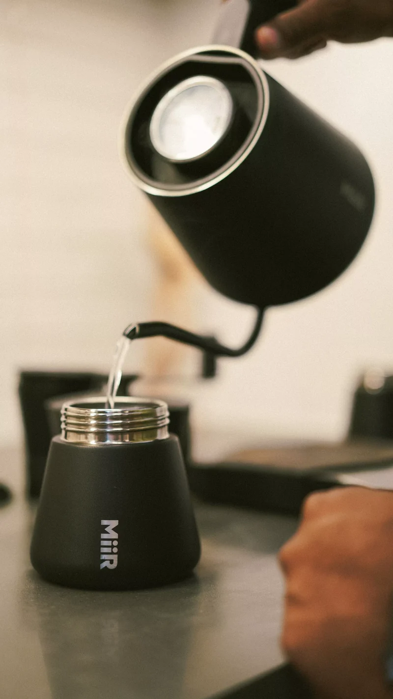 Miir - Cafetière Italienne induction 6 tasses noir