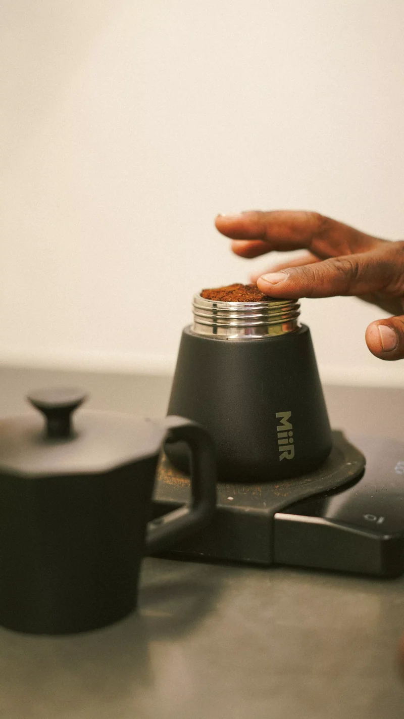 Miir - Cafetière Italienne induction 6 tasses noir