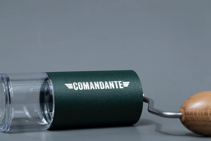 COMANDANTE - C40 MK4 + 1 sachets de cafés grands crus* !