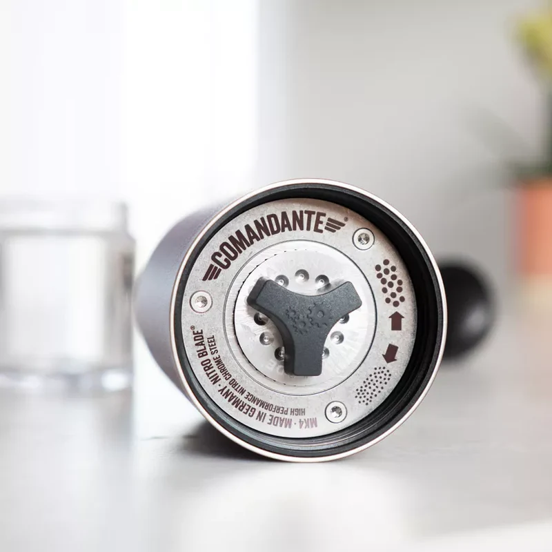COMANDANTE - C40 MK4 + 1 sachets de cafés grands crus* !