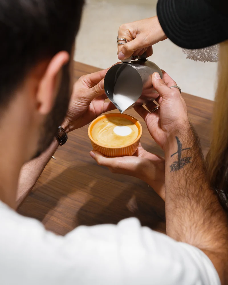 Atelier Latte art à Paris avec Théo - Vice champion de France