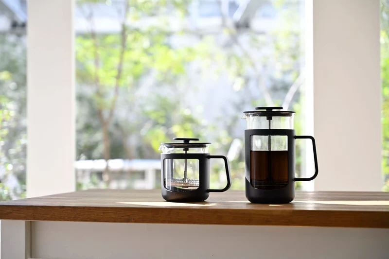 Cafetière piston Hario Noir