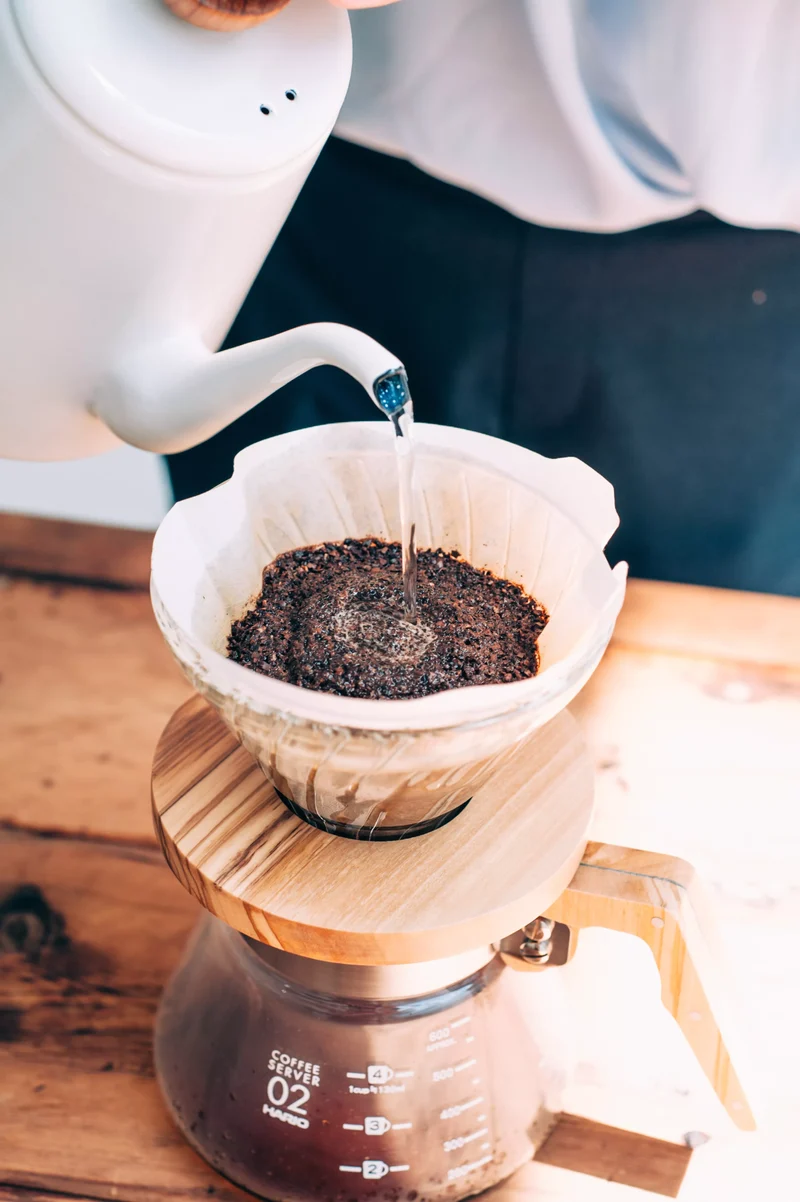 Dripper V60 HARIO en verre col en bois d'olivier 1/4 tasses